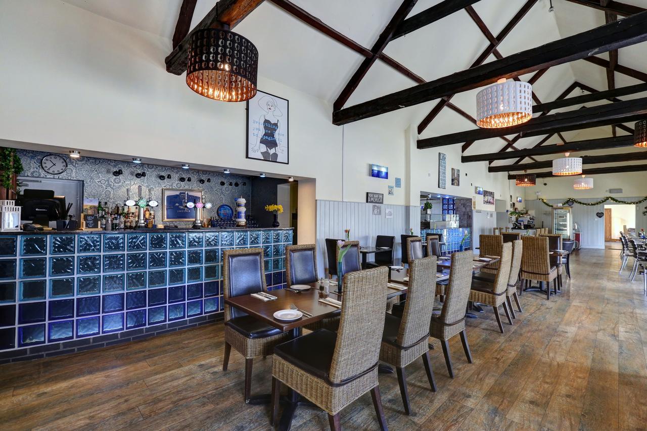Manor Court Hotel Carnaby Екстериор снимка