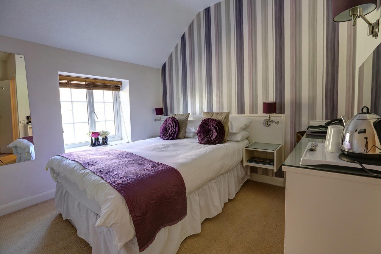 Manor Court Hotel Carnaby Екстериор снимка