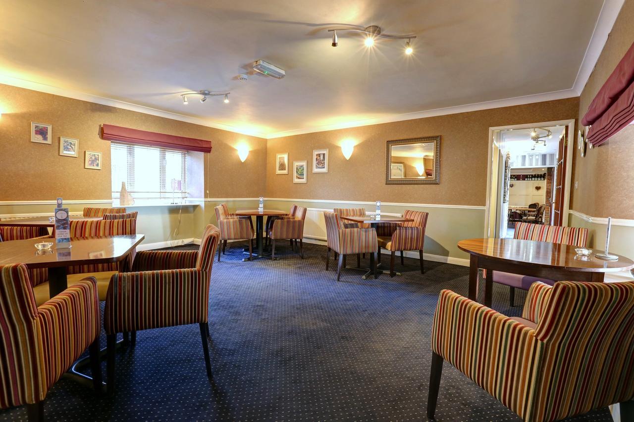 Manor Court Hotel Carnaby Екстериор снимка