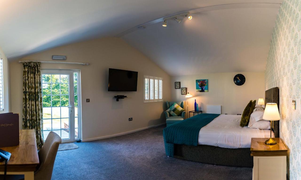 Manor Court Hotel Carnaby Екстериор снимка