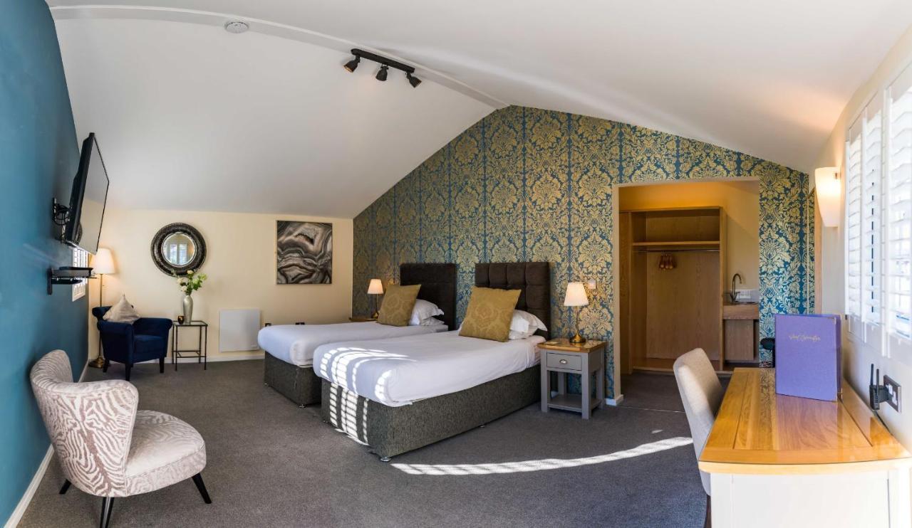 Manor Court Hotel Carnaby Екстериор снимка