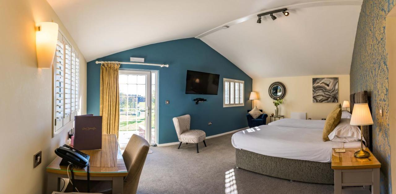 Manor Court Hotel Carnaby Екстериор снимка