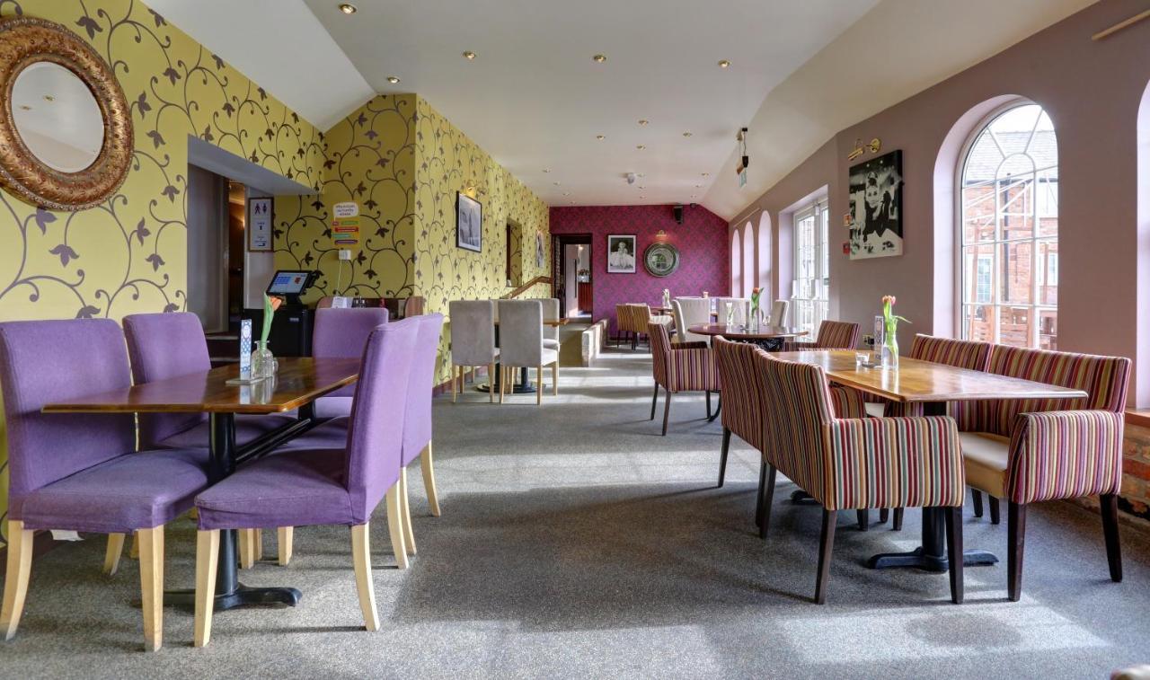 Manor Court Hotel Carnaby Екстериор снимка